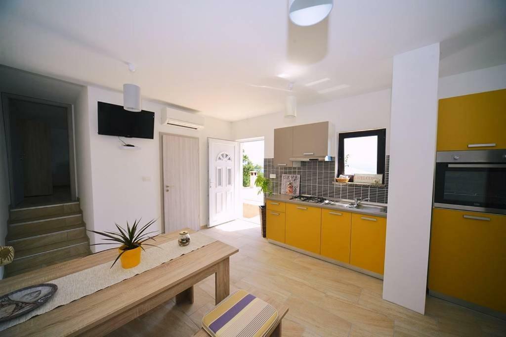Jovich Apartments 2 Mošćenička Draga Buitenkant foto